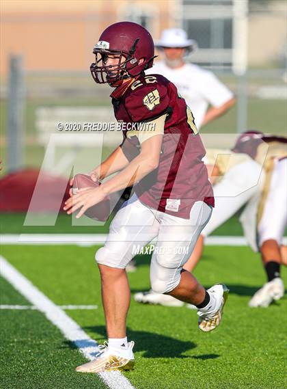 Thumbnail 3 in Henrietta vs. Whitesboro (Scrimmage) photogallery.