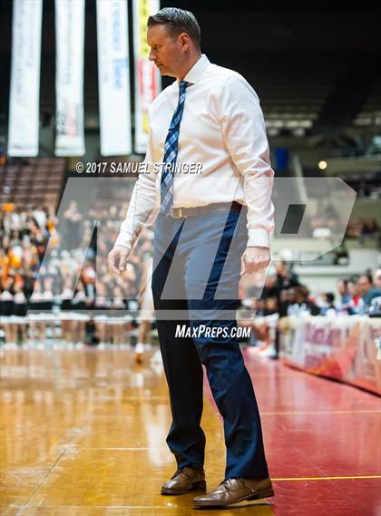 Thumbnail 1 in Central vs. Bakersfield (CIF CS D1 Final) photogallery.