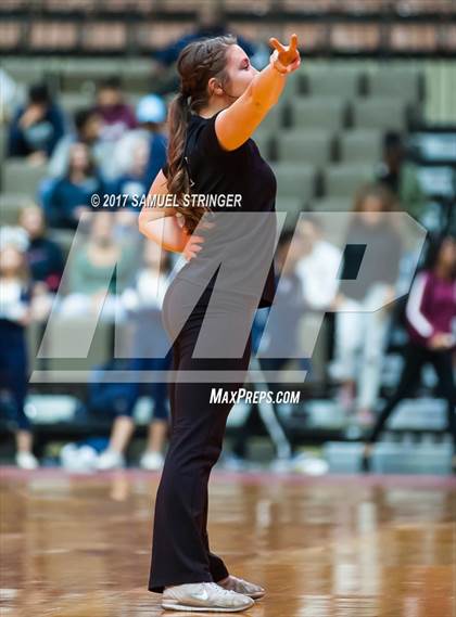 Thumbnail 1 in Central vs. Bakersfield (CIF CS D1 Final) photogallery.