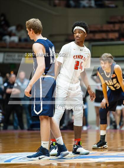 Thumbnail 1 in Central vs. Bakersfield (CIF CS D1 Final) photogallery.