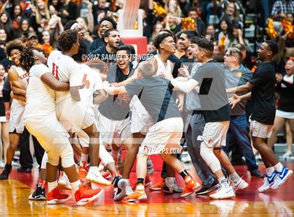 Thumbnail 1 in Central vs. Bakersfield (CIF CS D1 Final) photogallery.
