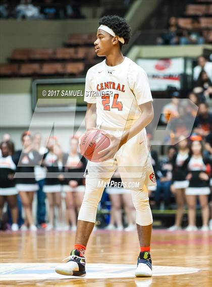 Thumbnail 1 in Central vs. Bakersfield (CIF CS D1 Final) photogallery.