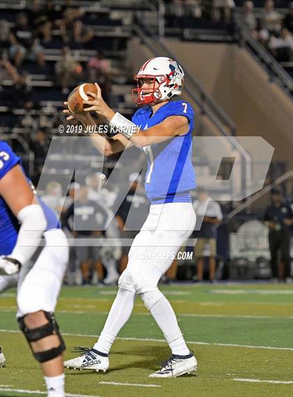 Thumbnail 2 in St. John Bosco vs. Liberty (Polynesian Classic) photogallery.