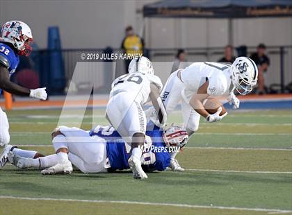 Thumbnail 3 in St. John Bosco vs. Liberty (Polynesian Classic) photogallery.