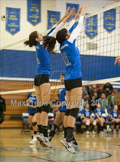 Thumbnail 2 in El Camino Real vs. Marshall photogallery.