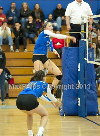Thumbnail 2 in El Camino Real vs. Marshall photogallery.