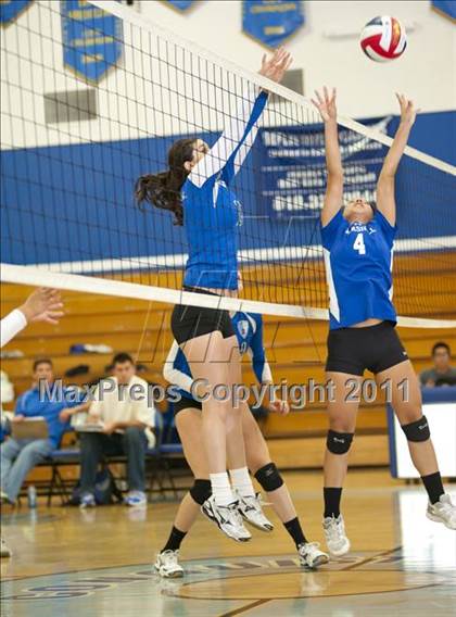Thumbnail 1 in El Camino Real vs. Marshall photogallery.