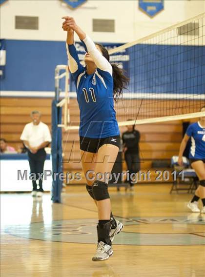 Thumbnail 1 in El Camino Real vs. Marshall photogallery.