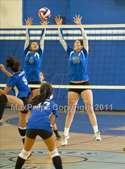 Thumbnail 2 in El Camino Real vs. Marshall photogallery.
