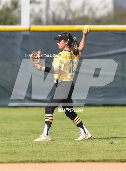 Thumbnail 1 in  Lee [Robert E.] vs East Central (NISD Softball Tournament) photogallery.