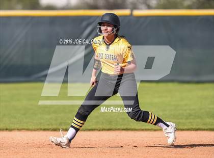Thumbnail 2 in  Lee [Robert E.] vs East Central (NISD Softball Tournament) photogallery.