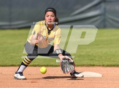 Thumbnail 1 in  Lee [Robert E.] vs East Central (NISD Softball Tournament) photogallery.