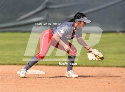 Thumbnail 2 in  Lee [Robert E.] vs East Central (NISD Softball Tournament) photogallery.