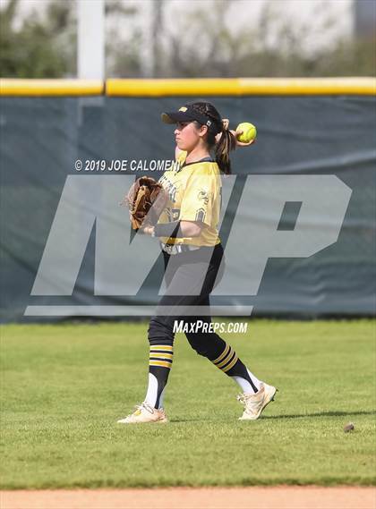 Thumbnail 2 in  Lee [Robert E.] vs East Central (NISD Softball Tournament) photogallery.