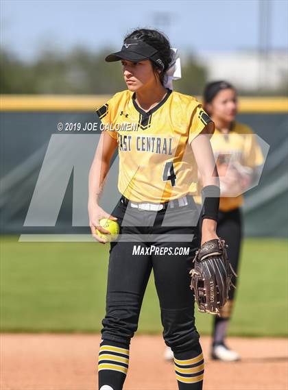 Thumbnail 1 in  Lee [Robert E.] vs East Central (NISD Softball Tournament) photogallery.