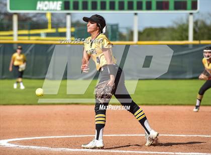 Thumbnail 1 in  Lee [Robert E.] vs East Central (NISD Softball Tournament) photogallery.