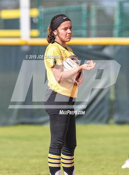 Thumbnail 1 in  Lee [Robert E.] vs East Central (NISD Softball Tournament) photogallery.