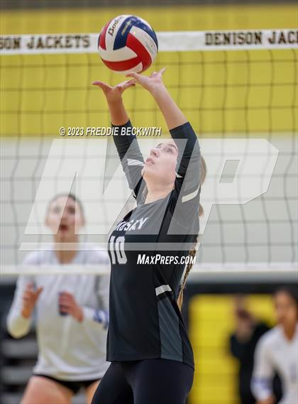 Thumbnail 3 in Lindsay vs. Wolfe City (UIL 2A Volleyball Area) photogallery.