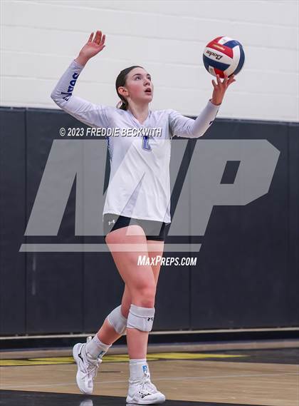 Thumbnail 3 in Lindsay vs. Wolfe City (UIL 2A Volleyball Area) photogallery.