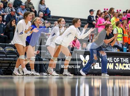 Thumbnail 3 in Lindsay vs. Wolfe City (UIL 2A Volleyball Area) photogallery.