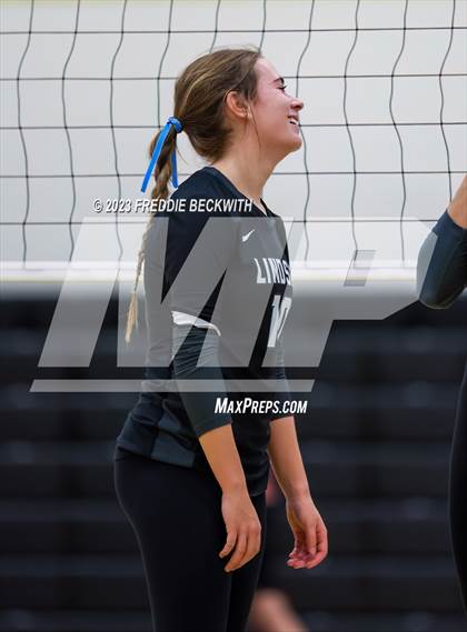 Thumbnail 3 in Lindsay vs. Wolfe City (UIL 2A Volleyball Area) photogallery.