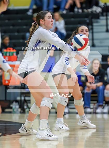 Thumbnail 3 in Lindsay vs. Wolfe City (UIL 2A Volleyball Area) photogallery.