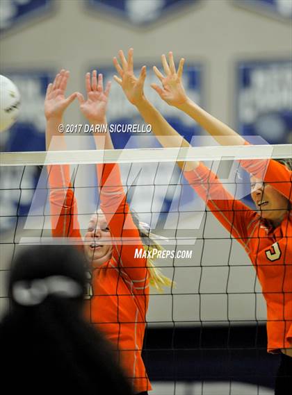 Thumbnail 3 in Corona del Sol vs. Mountain Pointe (AIA 6A Semifinal) photogallery.