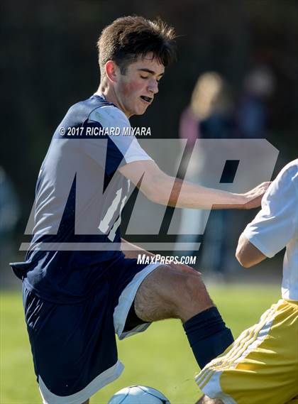 Thumbnail 1 in Stark vs. Bow photogallery.