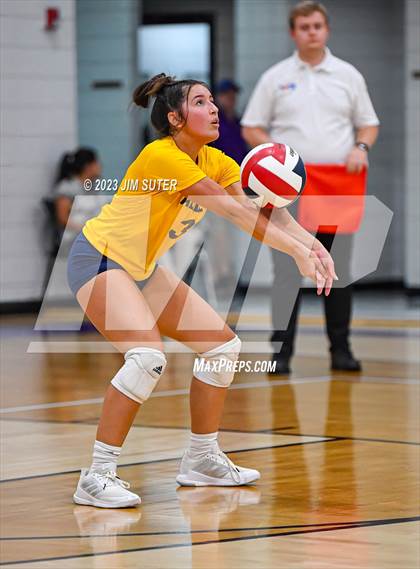 Thumbnail 3 in St. Joseph Catholic vs Allen Academy photogallery.