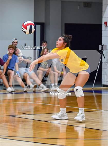 Thumbnail 3 in St. Joseph Catholic vs Allen Academy photogallery.