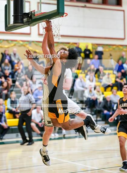 Thumbnail 2 in San Ramon Valley vs. Alameda (CIF NCS D2 Semifinal) photogallery.