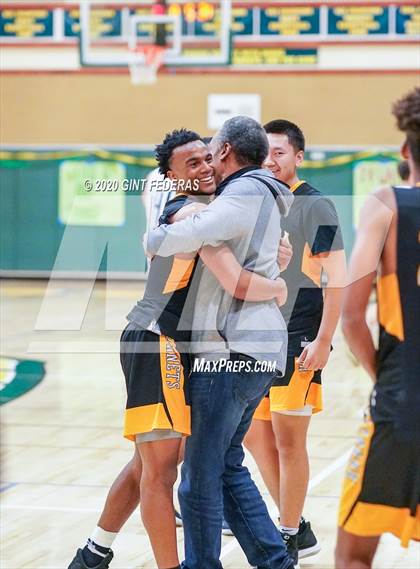 Thumbnail 1 in San Ramon Valley vs. Alameda (CIF NCS D2 Semifinal) photogallery.