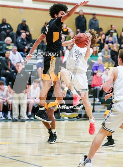 Thumbnail 1 in San Ramon Valley vs. Alameda (CIF NCS D2 Semifinal) photogallery.