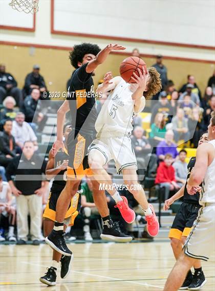 Thumbnail 2 in San Ramon Valley vs. Alameda (CIF NCS D2 Semifinal) photogallery.