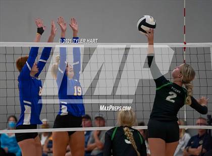 Thumbnail 1 in Yorktown Vs Castle (Bulldog Challenge) photogallery.