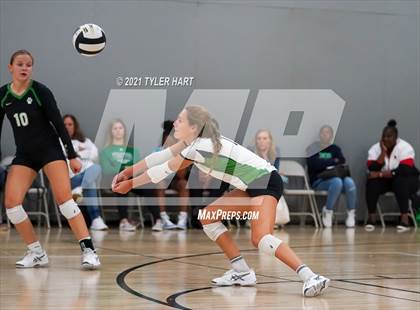 Thumbnail 1 in Yorktown Vs Castle (Bulldog Challenge) photogallery.
