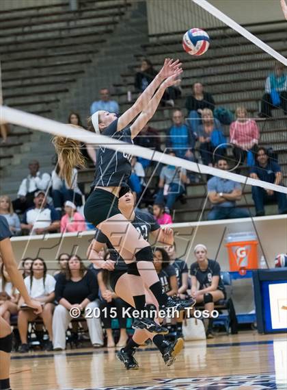 Thumbnail 1 in Johnson vs. Clark (UIL 6A Area Final) photogallery.