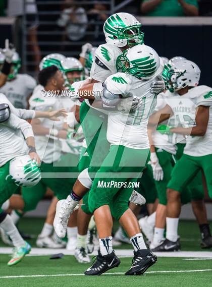 Thumbnail 1 in Lake Dallas vs. Reedy (UIL 5A DII Bi-District Playoff) photogallery.