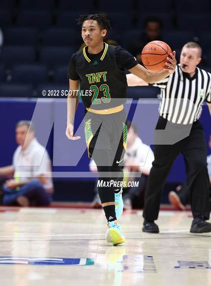 Thumbnail 2 in Taft vs. Lutheran East (OHSAA D3 Semifinal) photogallery.