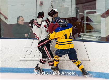 Thumbnail 1 in Reading Memorial vs Arlington Catholic ( MIAA Division 1 North Semifinal) photogallery.