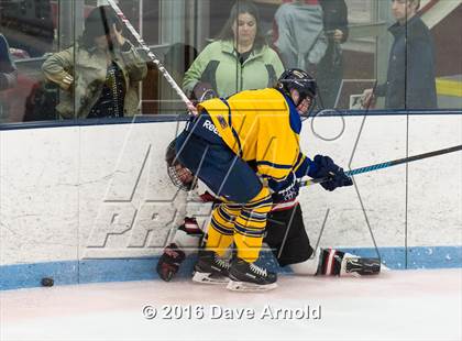Thumbnail 1 in Reading Memorial vs Arlington Catholic ( MIAA Division 1 North Semifinal) photogallery.