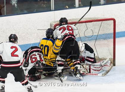 Thumbnail 2 in Reading Memorial vs Arlington Catholic ( MIAA Division 1 North Semifinal) photogallery.