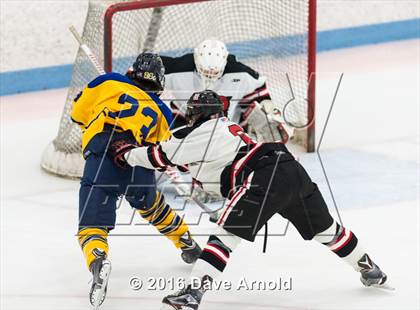 Thumbnail 1 in Reading Memorial vs Arlington Catholic ( MIAA Division 1 North Semifinal) photogallery.