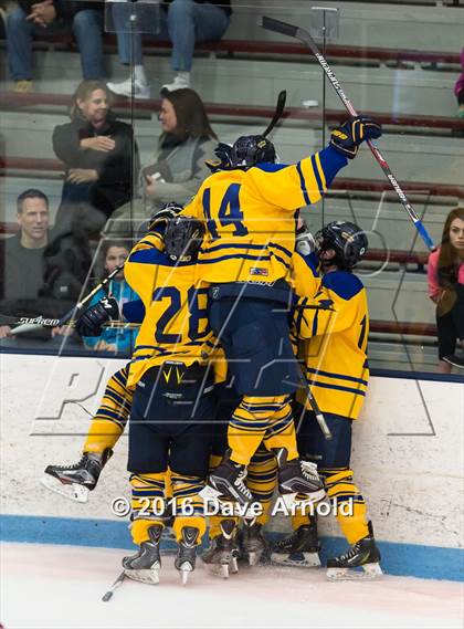 Thumbnail 1 in Reading Memorial vs Arlington Catholic ( MIAA Division 1 North Semifinal) photogallery.