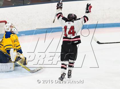 Thumbnail 1 in Reading Memorial vs Arlington Catholic ( MIAA Division 1 North Semifinal) photogallery.