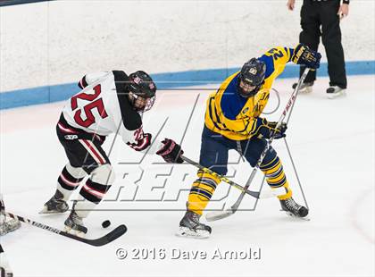Thumbnail 3 in Reading Memorial vs Arlington Catholic ( MIAA Division 1 North Semifinal) photogallery.