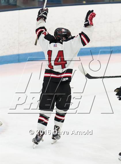 Thumbnail 2 in Reading Memorial vs Arlington Catholic ( MIAA Division 1 North Semifinal) photogallery.