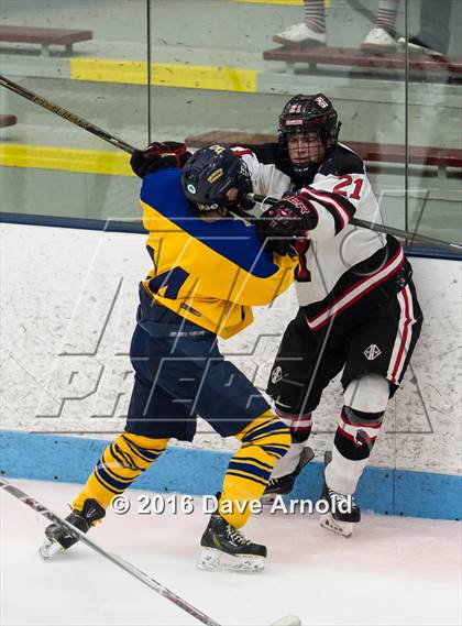 Thumbnail 3 in Reading Memorial vs Arlington Catholic ( MIAA Division 1 North Semifinal) photogallery.