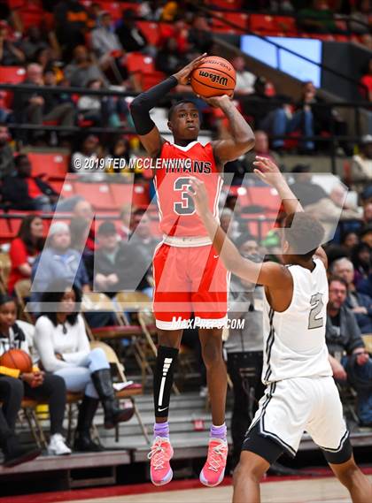 Thumbnail 3 in Jacksonville  vs. Gulliver Prep (King Cotton Classic) photogallery.