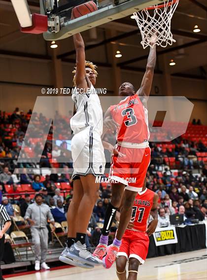 Thumbnail 2 in Jacksonville  vs. Gulliver Prep (King Cotton Classic) photogallery.